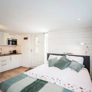  Apartment 4 U With Private Parking