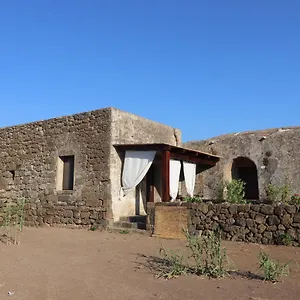 Bent El Rhia Dammusi , San Michele (Pantelleria) Italia
